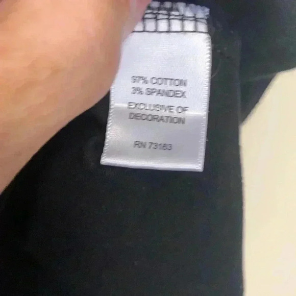 Cable & Gauge soft, stretchy, fitted  black T-shirt w short sleeves - Picture 5 of 6